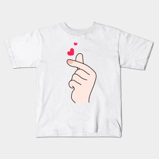 Finger heart 2 Kids T-Shirt